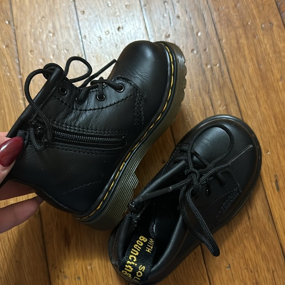 Dr. Martin’s baby shoes size 6 - Picture 6 of 8